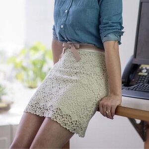 LOFT Cream lace Embellished Mini Skirt ribbon band waist size 6